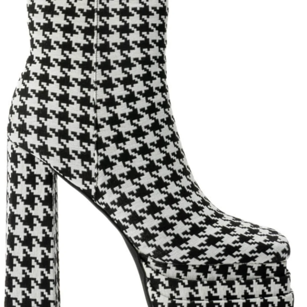 Azalea Wang • Cayenne • Houndstooth Platform Bootie • Akira • Size 7.5